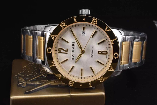 ブルガリ時計正面デザイン